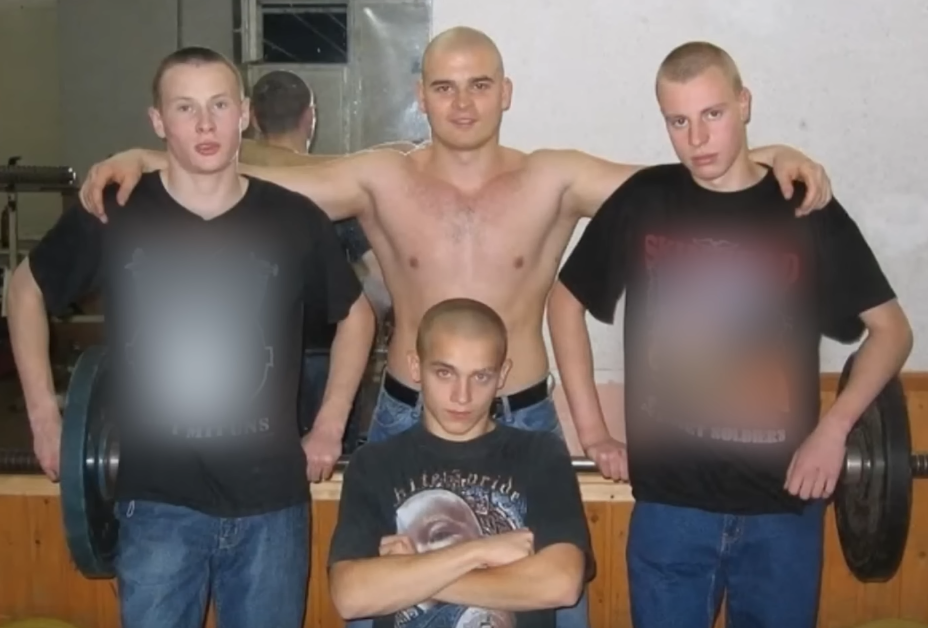 928x628
