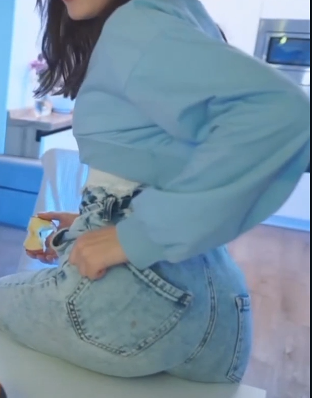 611x779