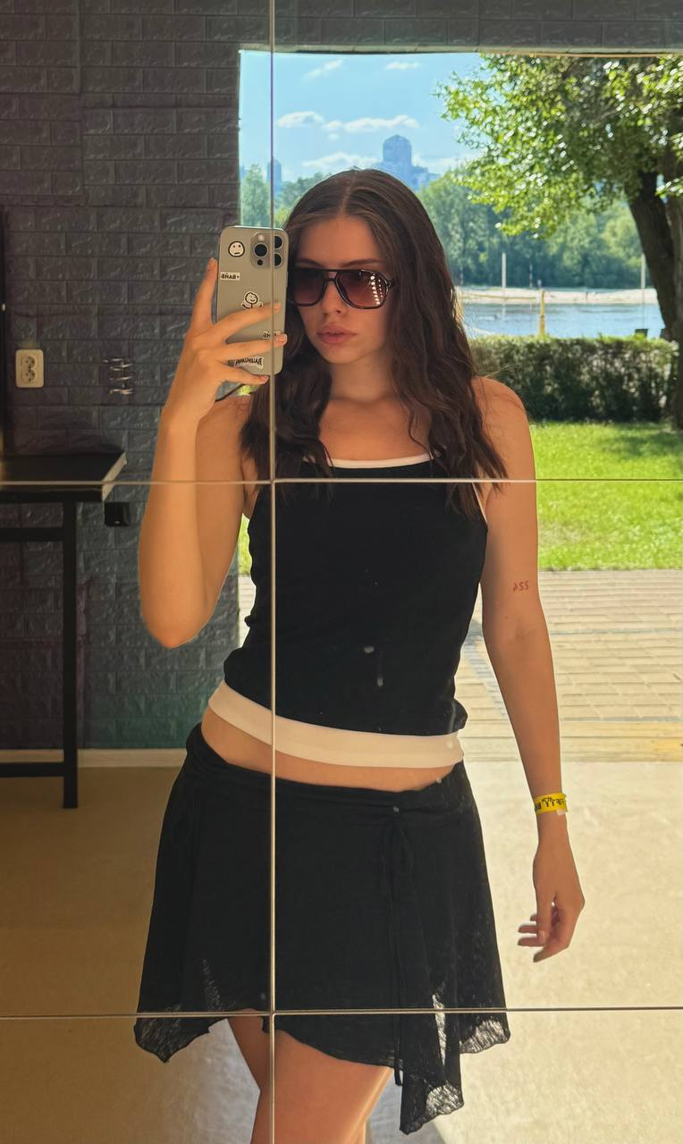 764x1280