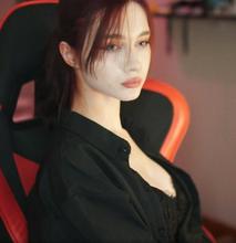 900x929