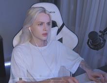 821x642