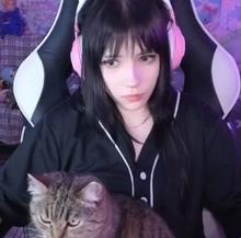 387x382